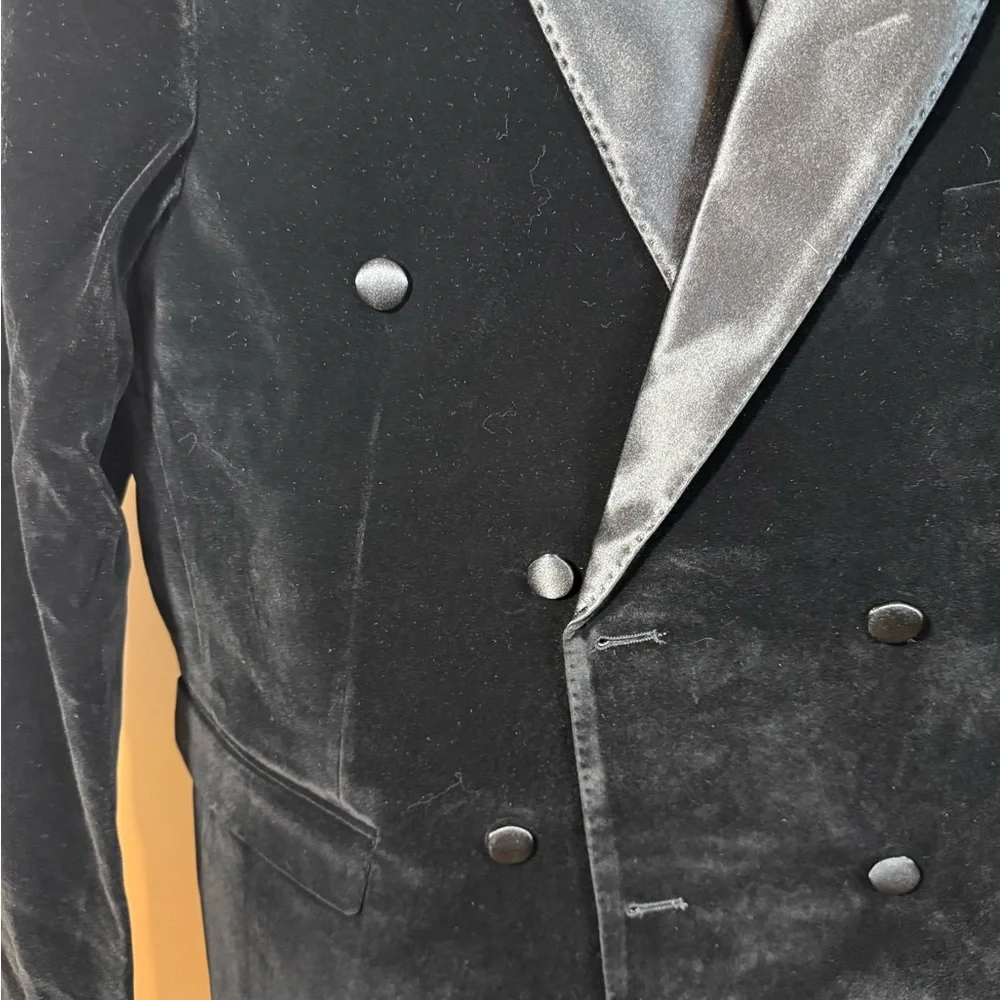 Men's Black Velvet Blazer with Silver Lapels - Picture 3 of 14